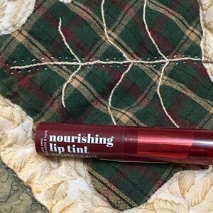 Bath & body Works color  wine not Nourishing Lip Tint